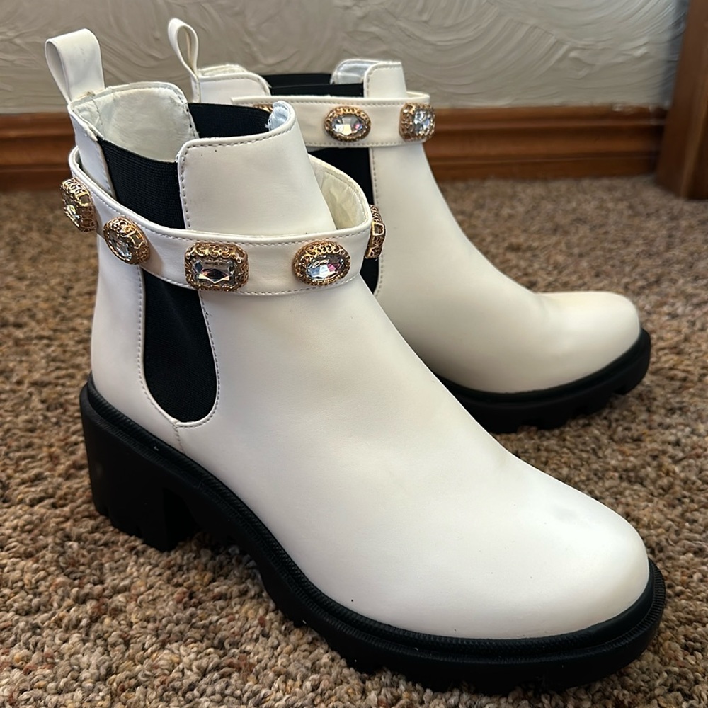 NEVER WORN!! Steve Madden boots